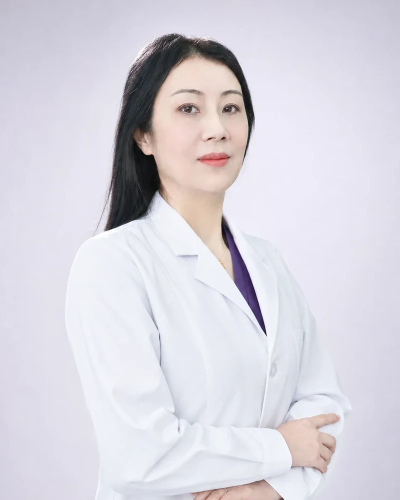 何迪门诊主任统一形象照